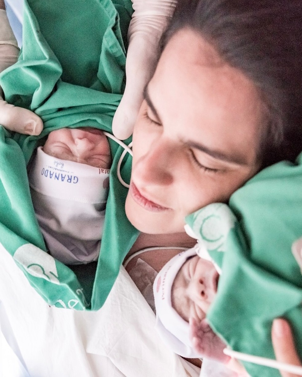Marcella Fogaça com Sophia e Pietra — Foto: Reprodução/Instagram