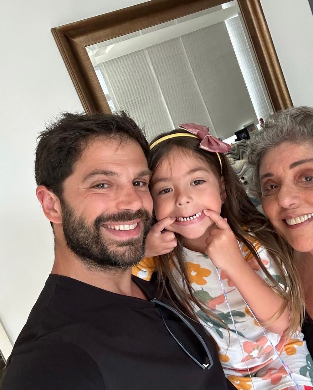 Leda Nagle compartilha momentos com Duda Nagle e a neta Zoe no Rio
