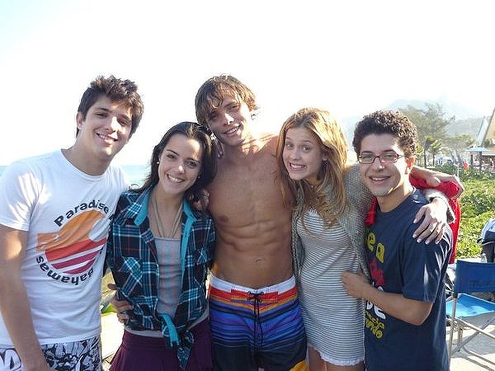 Igor Cosso, Larissa Machado, Daniel Dalcin, Sophia Abrahão e Paulo Mathias Jr. durante gravação da série teen 'Bicicleta e Melancia', em 2010 — Foto: Divulgação