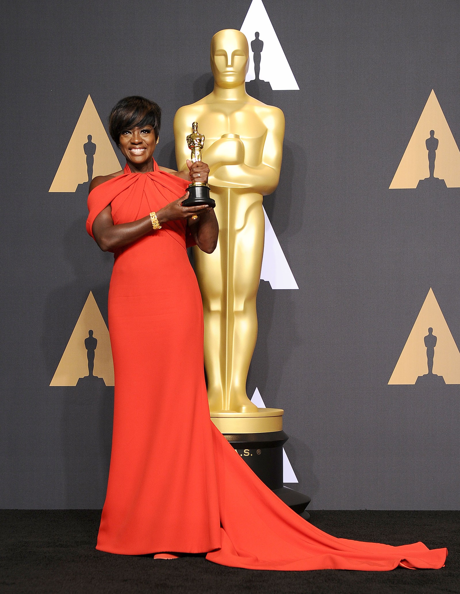 Viola Davis no Oscar de 2017, usando Armani Privé — Foto: Getty