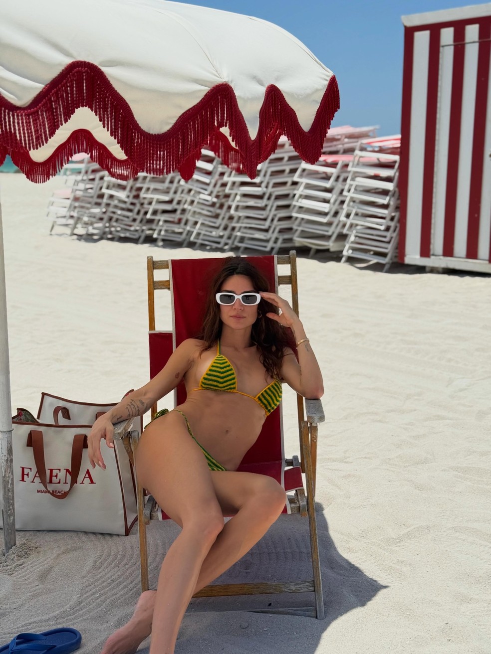 Thaila Ayala abre álbum com biquíni de crochê nas cores da bandeira do Brasil e segue tendência da Copa — Foto: Reprodução/Instagram