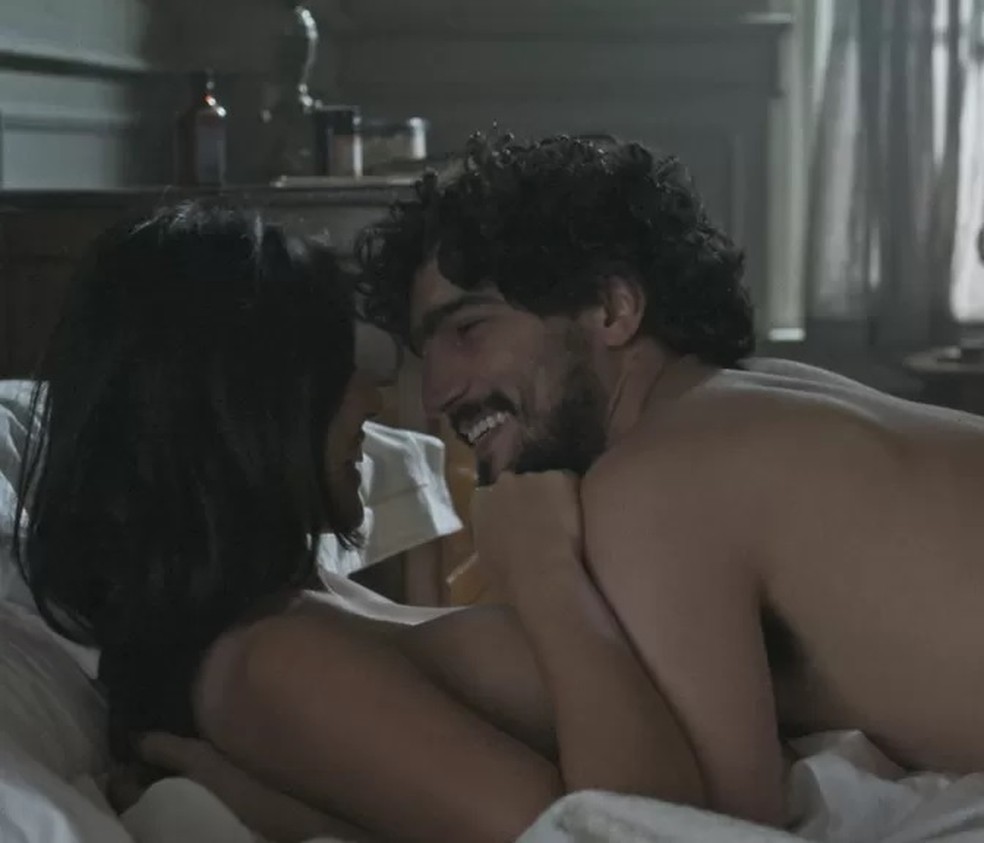 Yanna Lavigne teve cenas de nudez com Renato Góes na novela 'Ligações Perigosas' — Foto: TV Globo
