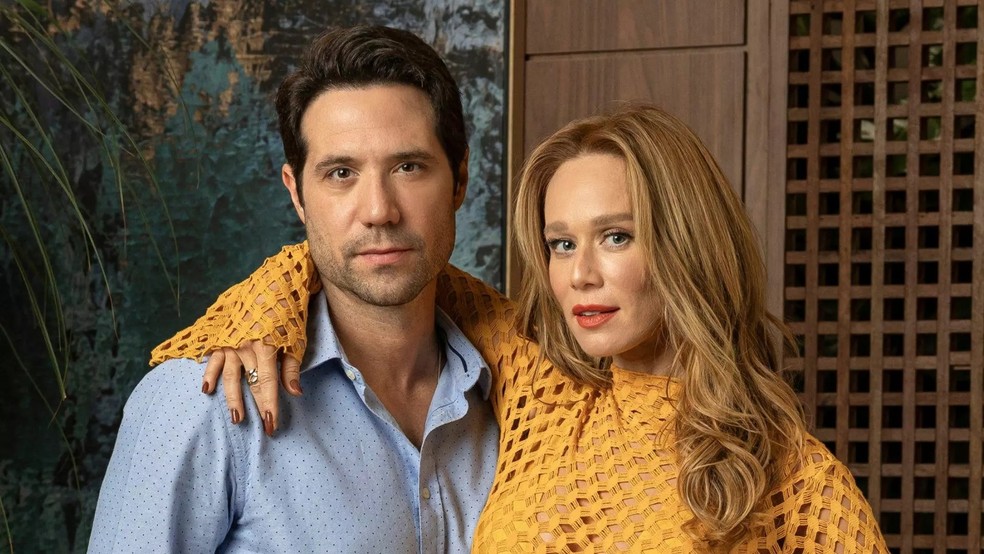 Antonio Saboia e Mariana Ximenes, como Henrique e Ísis, na novela 'Mania de Você' — Foto: TV Globo