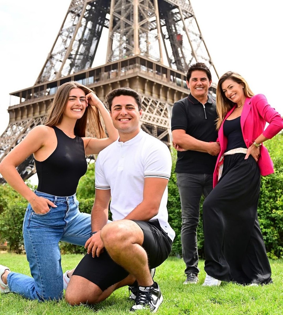 Elaine Mickely e César Filho com Luma e Luigi — Foto: Reprodução/Instagram