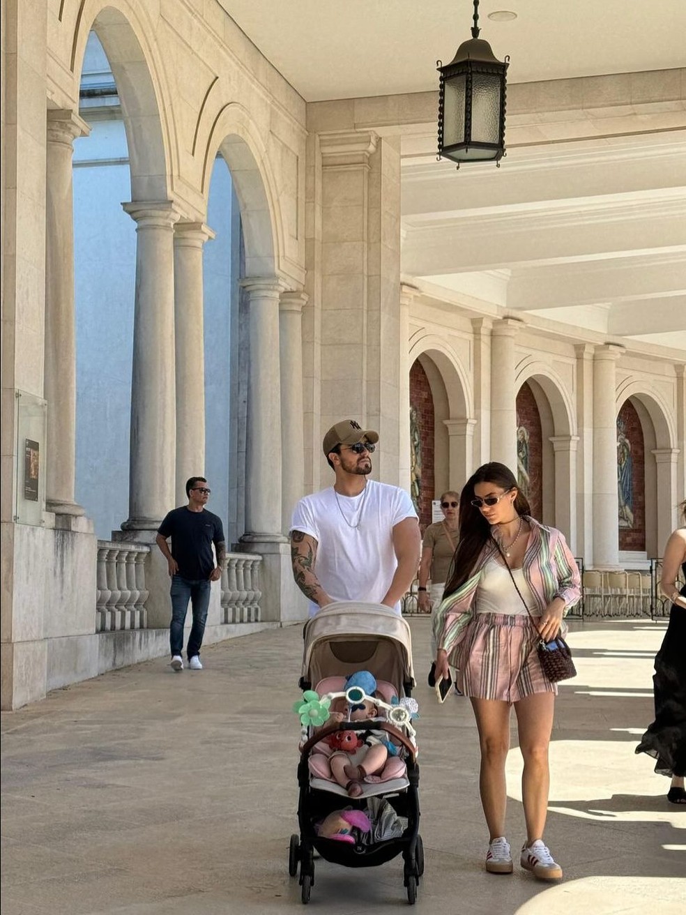 Luan Santana com Jade e Serena — Foto: Reprodução/ Instagram