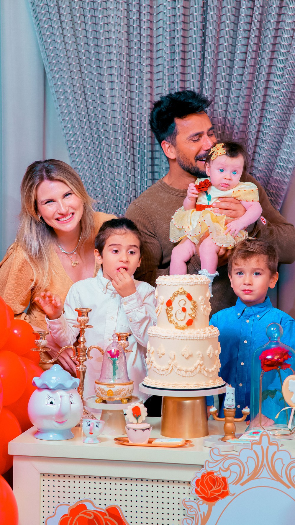 Com tema 'A Bela e a Fera', Julio Rocha e Karoline Kleine celebram 3 ...