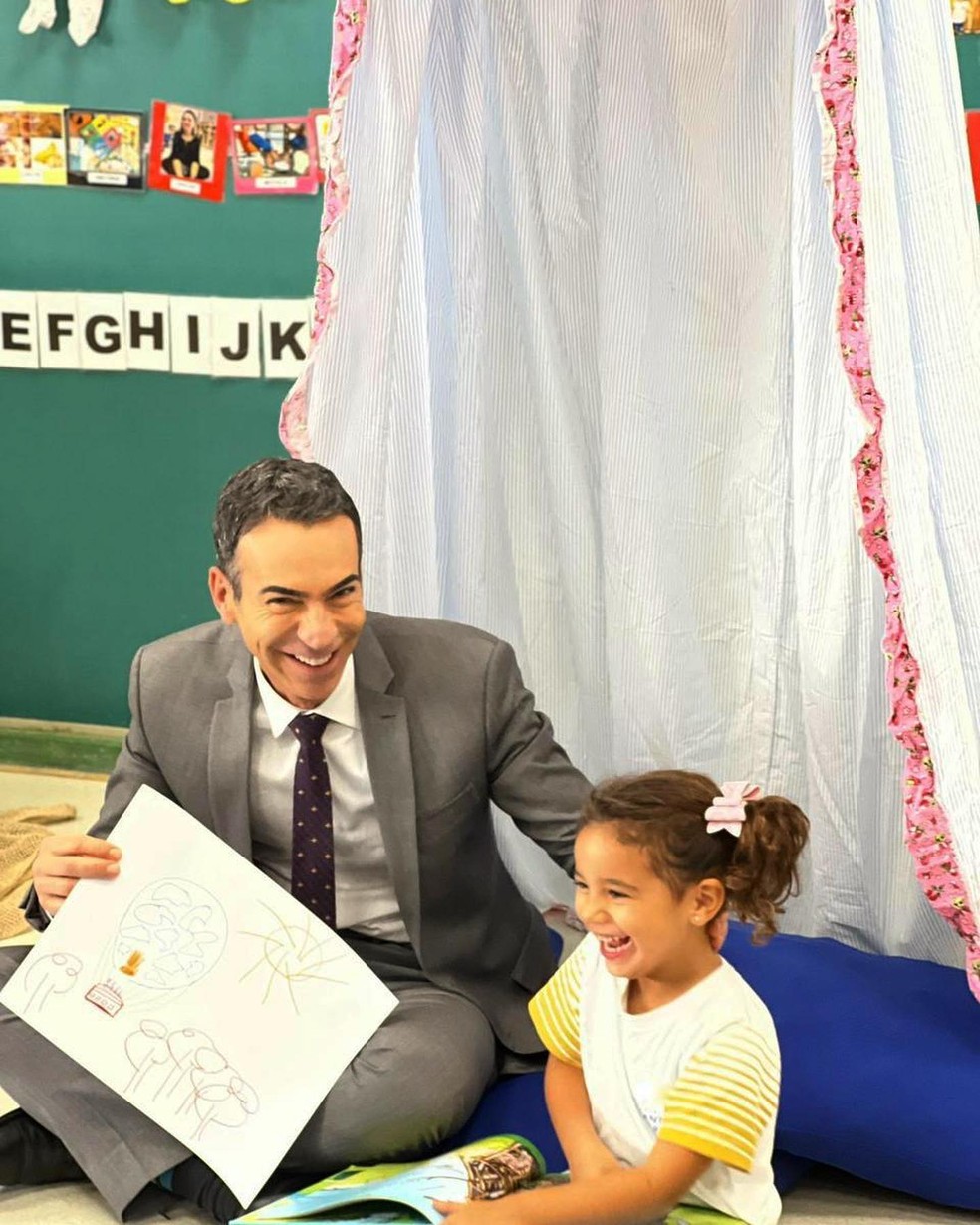 Cesar Tralli visita escolinha da filha, Manuella — Foto: Instagram
