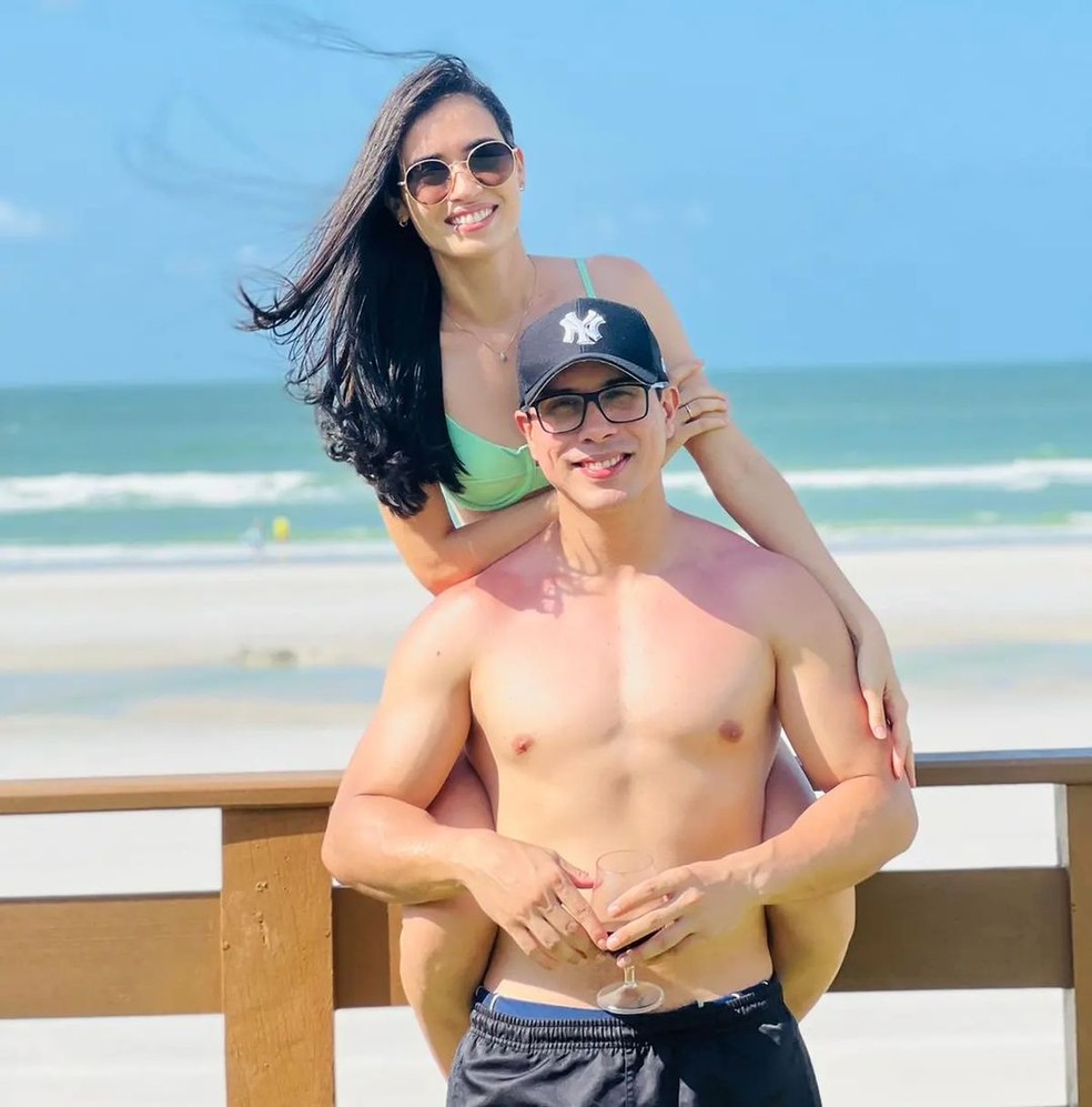 Ayres Sasaki e a esposa, Mariana — Foto: Reprodução/Instagram