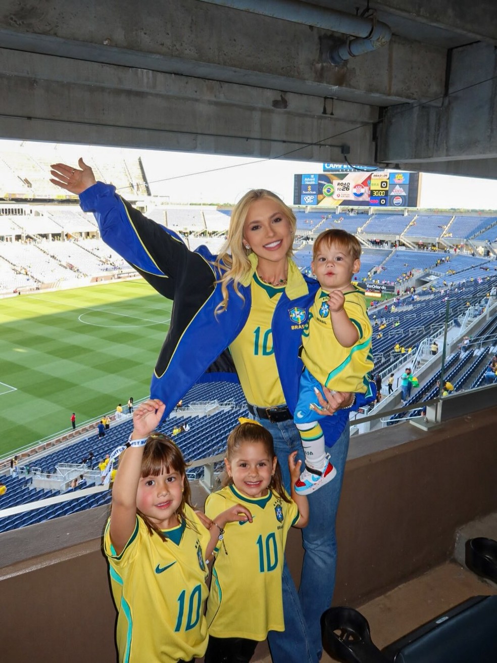 Virginia Fonseca leva os filhos pela 1ª vez ao jogo do Brasil — Foto: Reprodução/Instagram