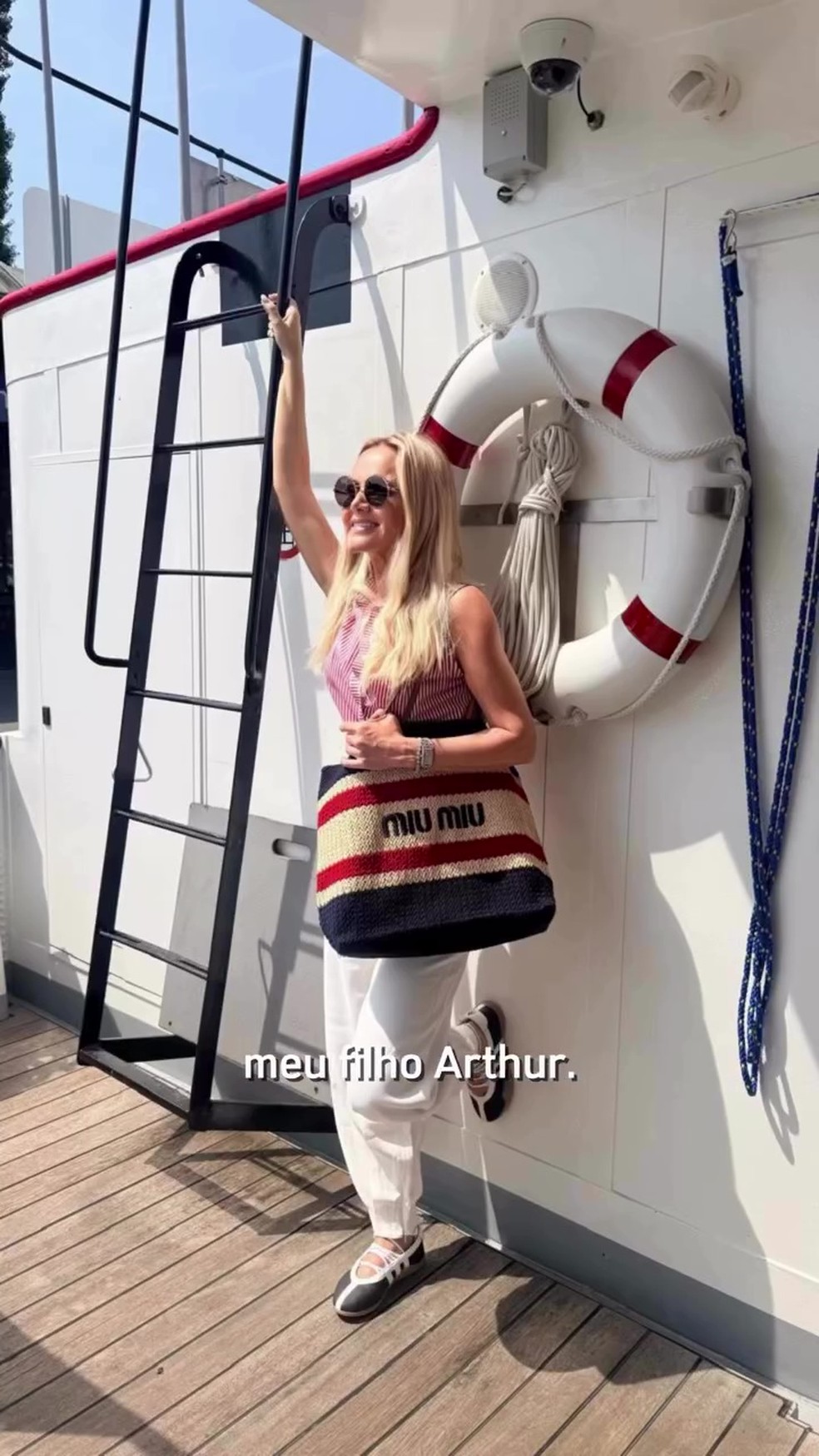 Eliana abre álbum das férias com Adriano Ricco, a filha, Manuela, e sem o filho, Arthur — Foto: Reprodução/Instagram