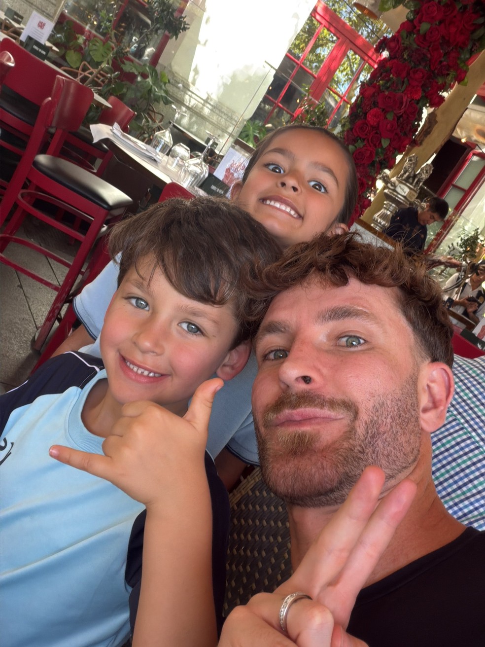 Léo Pereira e os filhos — Foto: Reprodução/Instagram