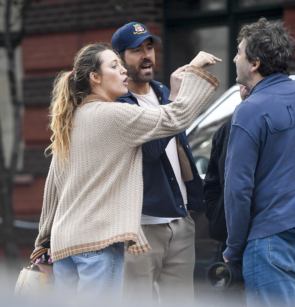 Blake Lively and Ryan Reynolds argue with paparazzo in New York — Photo: The Grosby Group