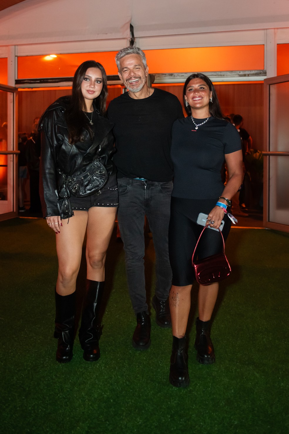 Otaviano Costa posa com as filhas — Foto: Letycia Miller / Brazil News