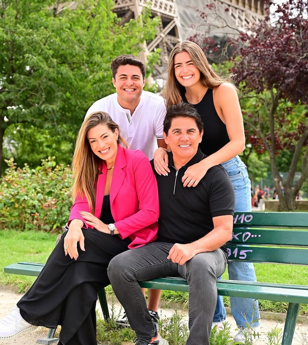 Elaine Mickely e César Filho com Luma e Luigi — Foto: Reprodução/Instagram