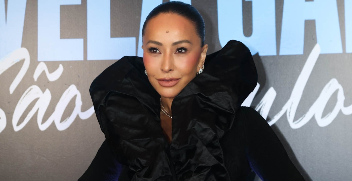 Grávida, Sabrina Sato esconde barrigão de gravidez em look de gala para festa em SP - QTU Questões do Universo