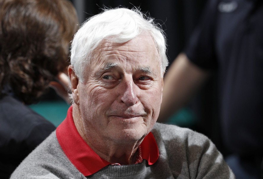 Morre o técnico de basquete Bob Knight, 'O General', após breve doença