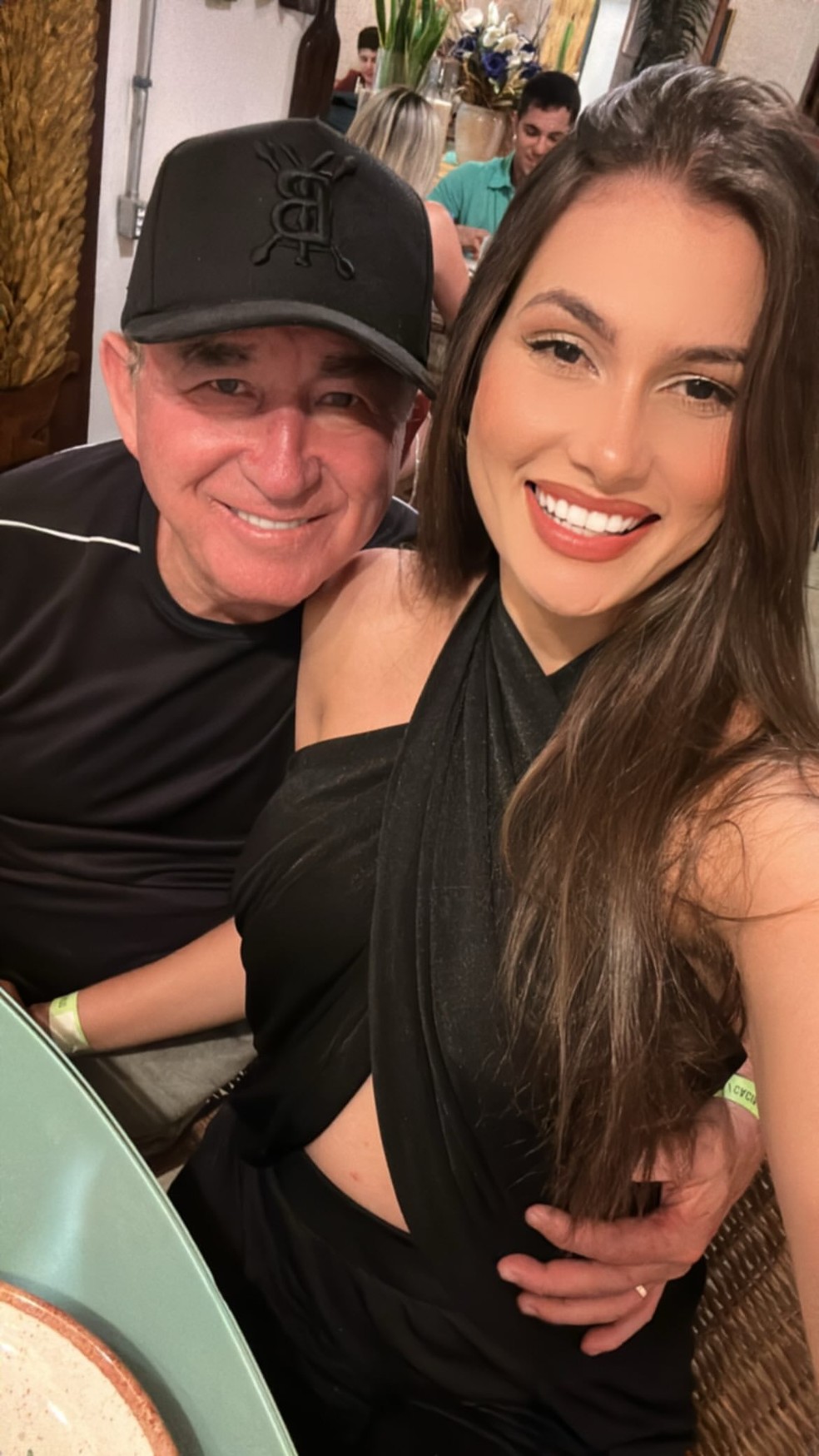 Amado Batista e a namorada, Calita Franciele — Foto: Reprodução/Instagram