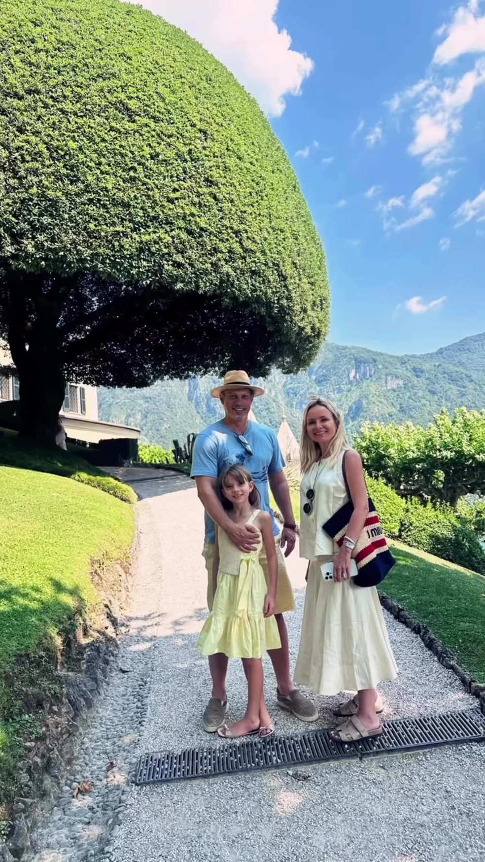 Eliana abre álbum das férias com Adriano Ricco, a filha, Manuela, e sem o filho, Arthur — Foto: Reprodução/Instagram