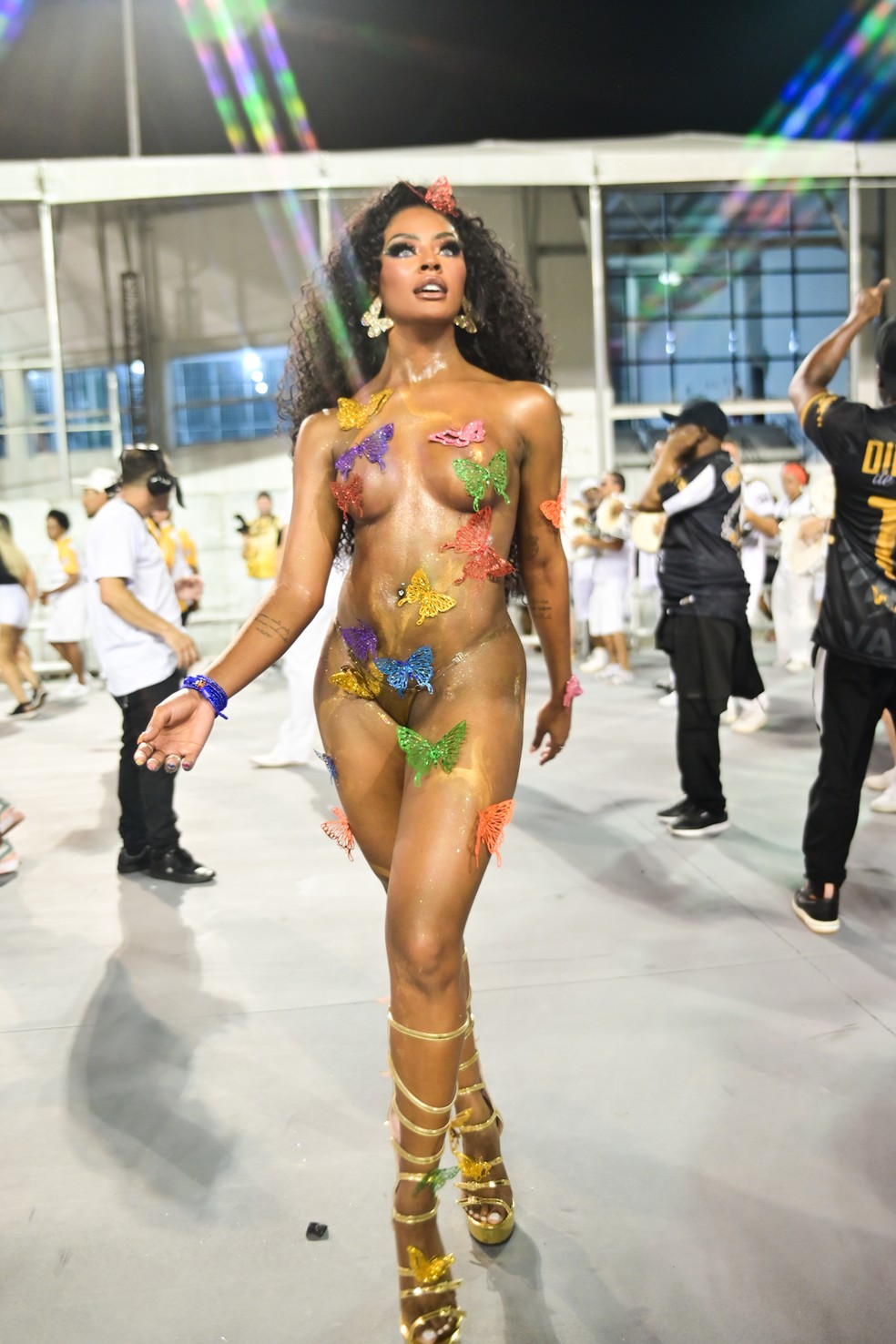 Seminua, Rainha de Bateria da Vai-Vai rouba a cena em ensaio técnico