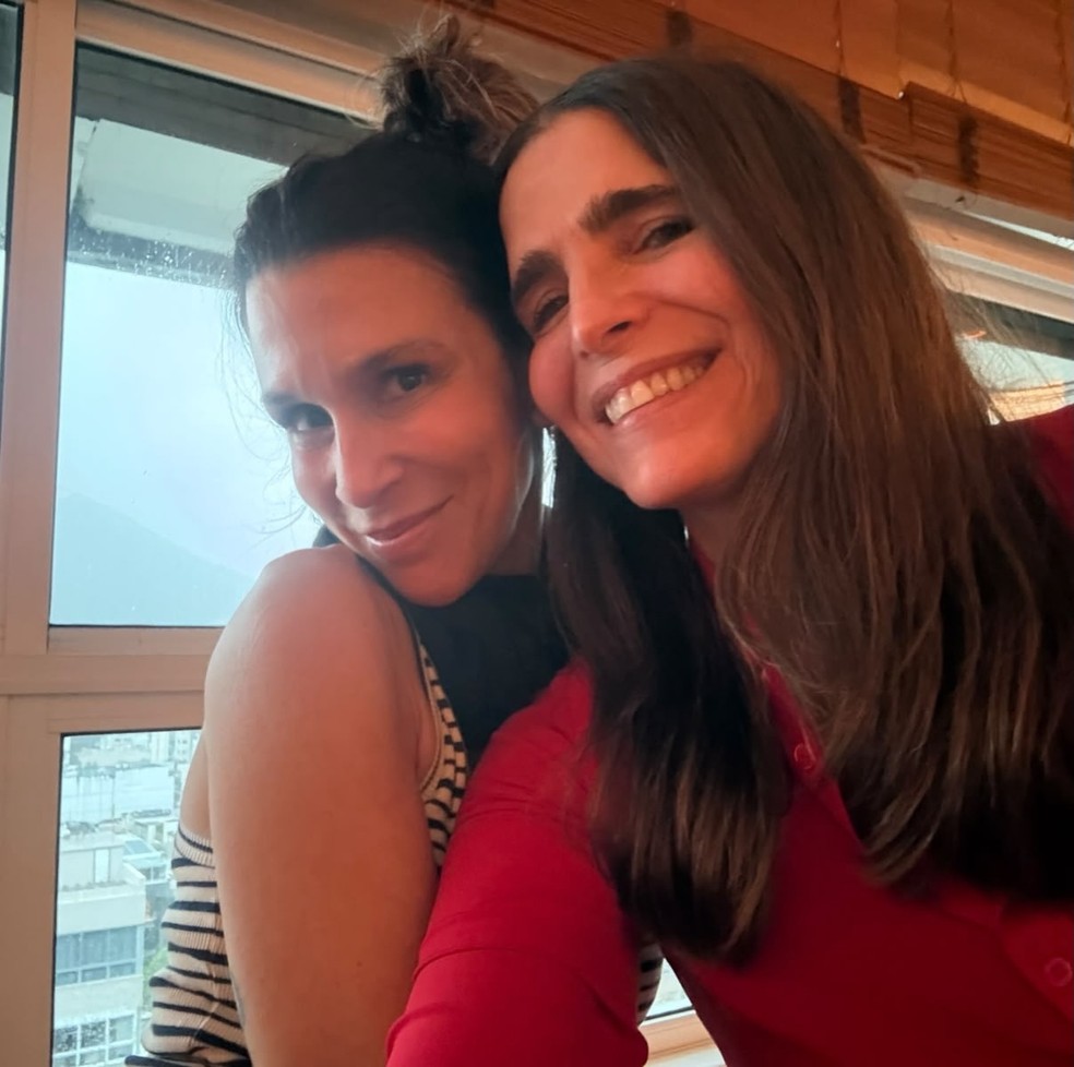 Sarah Oliveira posa com Malu Mader no aniversário de 60 anos da atriz — Foto: Reprodução/Instagram