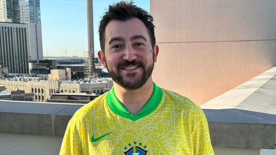 Vincent Martella, de 'Todo Mundo Odeia o Chris', posa com vira-lata caramelo: 'Oficialmente brasileiro'