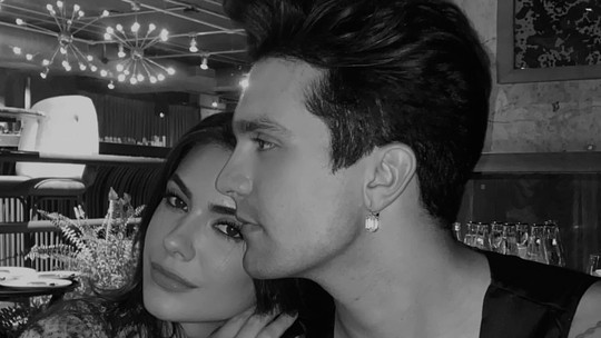 Jade Magalhães publica nova foto ao lado do namorado, Luan Santana, e fãs questionam sobre anel