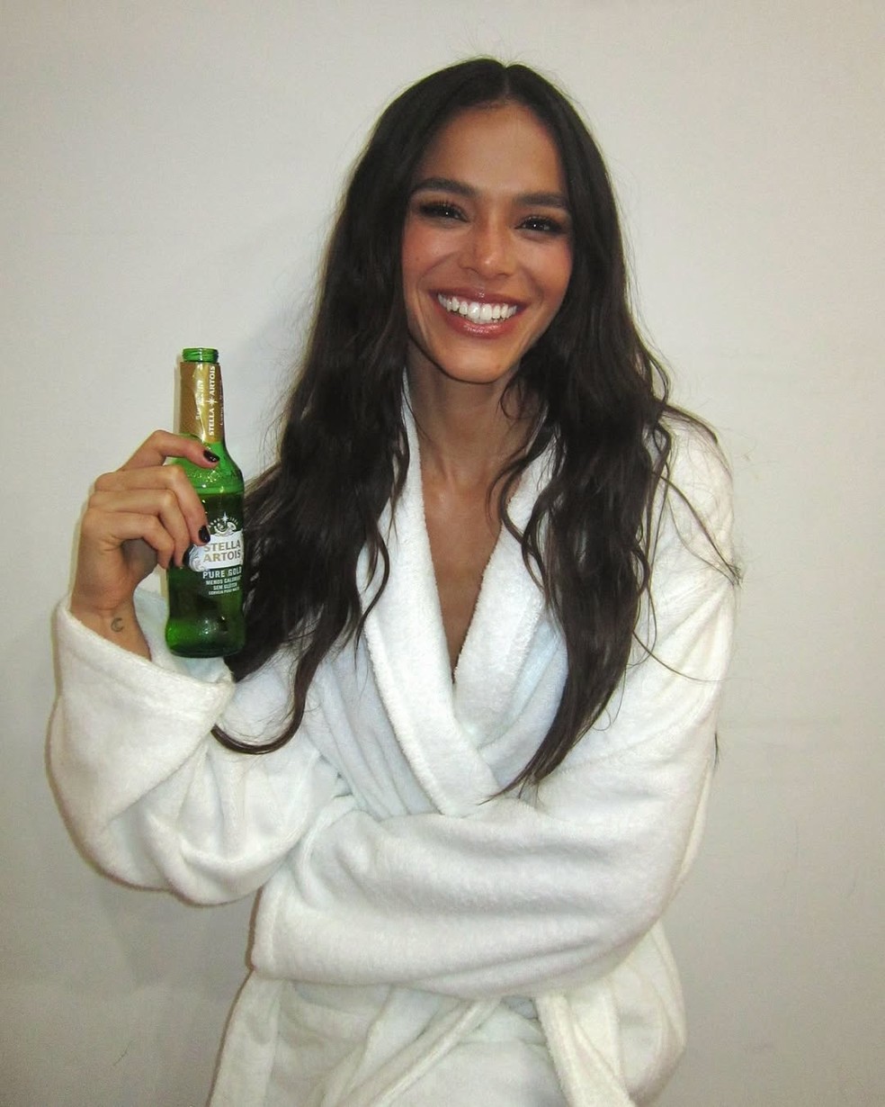Bruna Marquezine abre &aacute;lbum de fotos de fest&atilde;o de 30 anos &mdash; Foto: reprodu&ccedil;&atilde;o/instagram