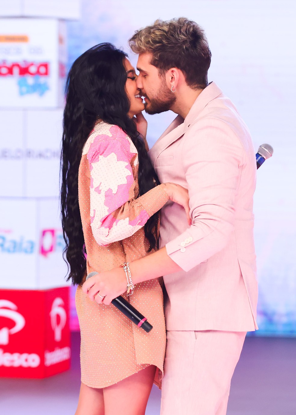 Ana Castela e Gustavo Mioto &mdash; Foto: Brazilnews