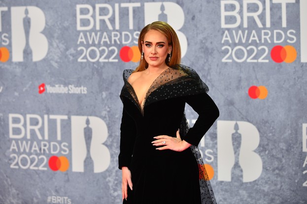Adele no BRIT Awards em 2022