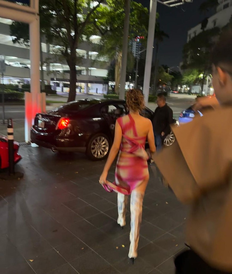 Marina Sena com vestido usado na primeira festa de 31 anos de Anitta — Foto: Reprodução/Instagram