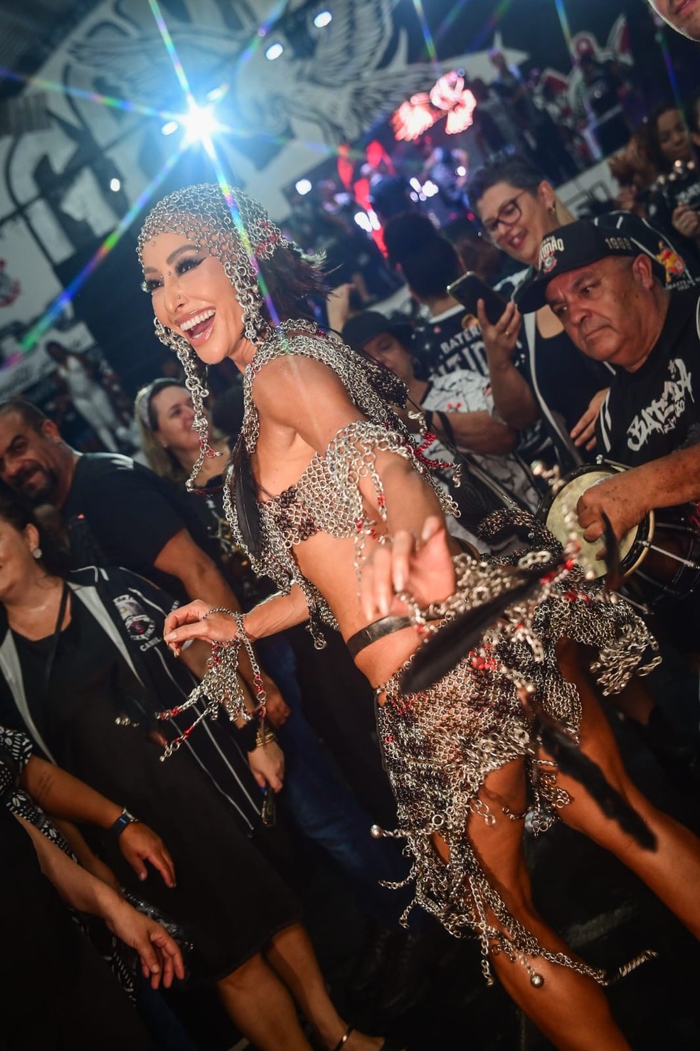 Sabrina Sato em ensaio como rainha de bateria da Gaviões da Fiel — Foto: Léo Franco/AgNews