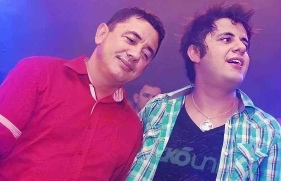 Seu João e o filho, Cristiano Araújo — Foto: Reprodução/ Instagram