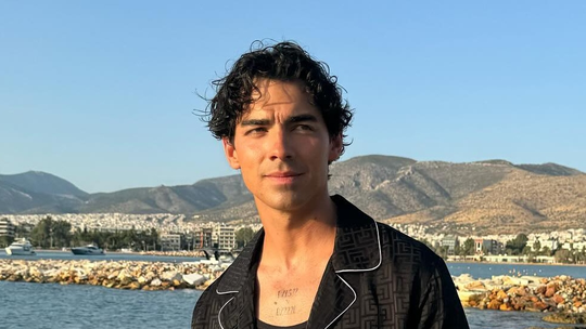 Joe Jonas curte viagem romântica à Grécia com novo affair após romance com modelo