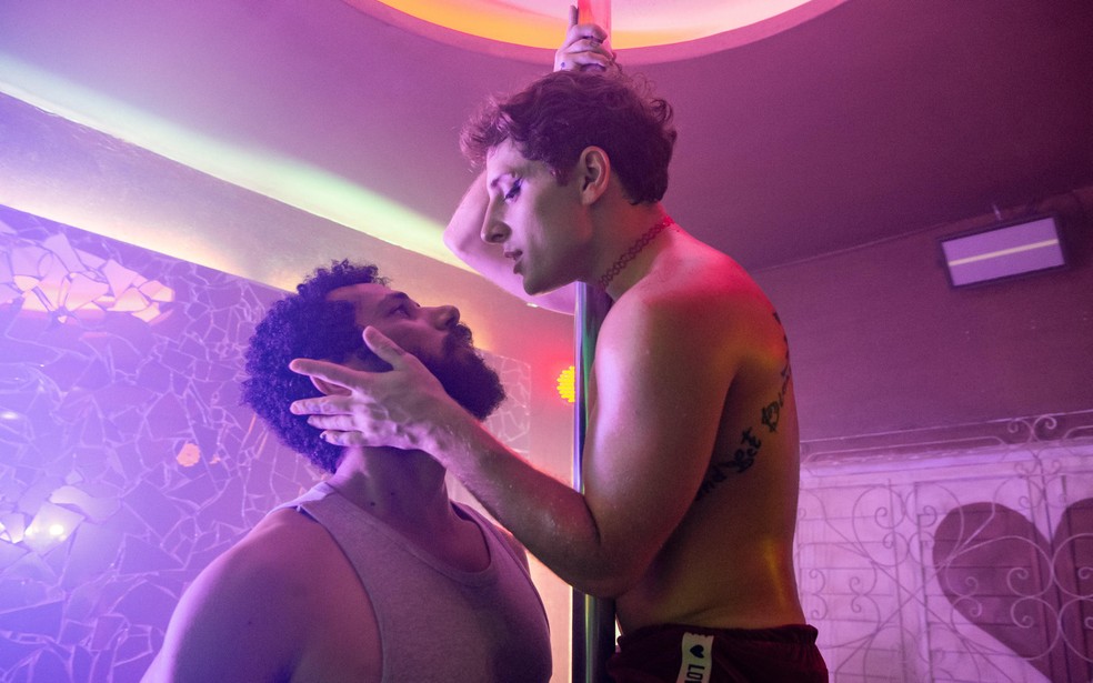Amaury Lorenzo e Diego Martins como Kelvin e Ramiro em 'Terra e Paixão' — Foto: Globo/Estevam Avellar