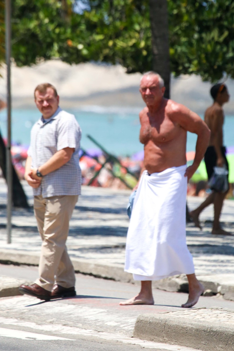 Robert F. Kennedy Jr., pai de Conor Kennedy e secretário de saúde dos EUA, aproveita praia no Rio de Janeiro antes do casamento do filho com Giulia Be — Foto: AgNews