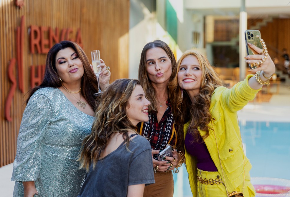 Fabiana Karla, Alice Wegamann, Deborah Secco e Lorena Comparato na segunda temporada de 'Rensga Hits!' — Foto: Vitor Peruzze/Cabecidade