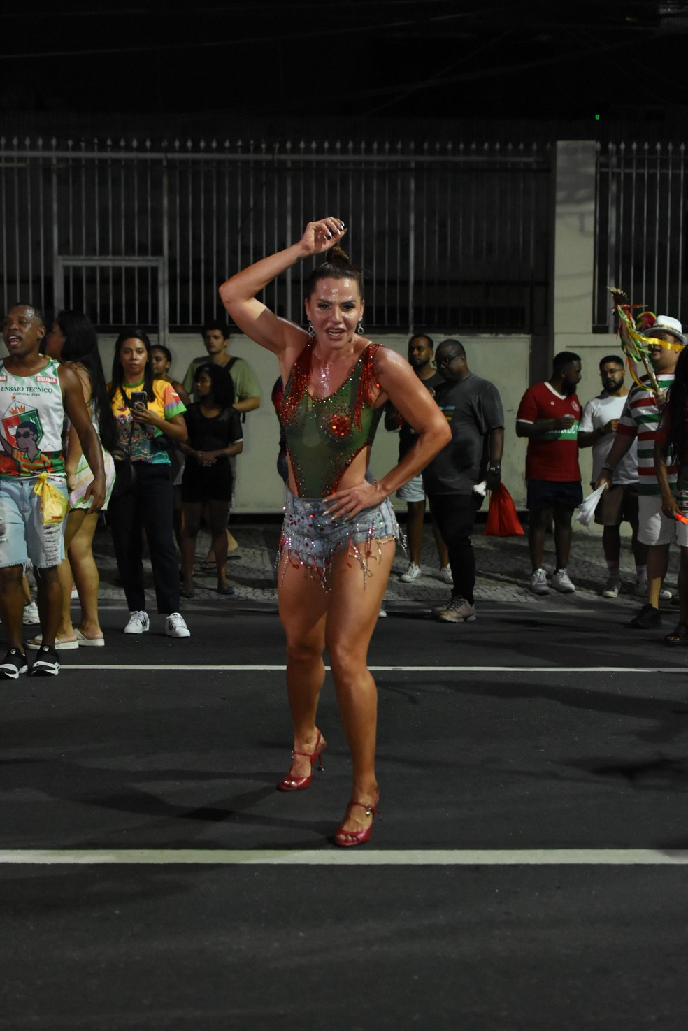 Musa 40+ da Grande Rio quer inspirar mulheres maduras a se aceitarem