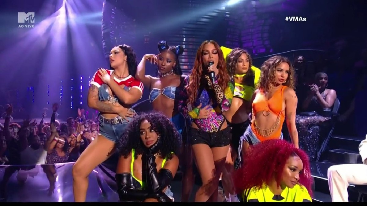 VMA 2023 Anitta leva batidão brasileiro para o palco do evento com