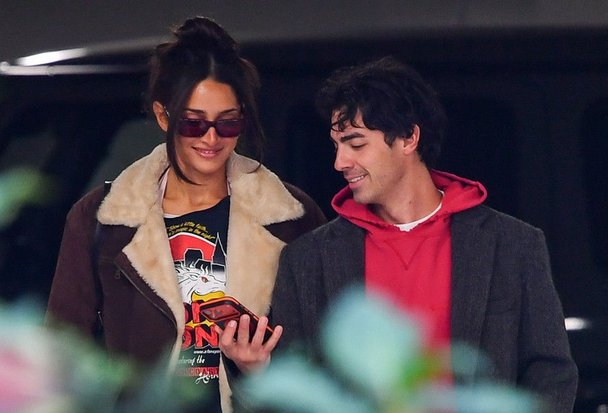 Joe Jonas, do Jonas Brothers, passeia com modelo apontada como affair ...