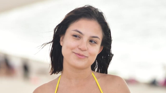 Samanta Alves, hit com entrevistas do 'Na Galera', curte praia no Maranhão