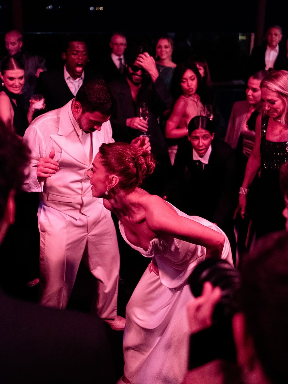 Giovanna Lancellotti e Gabriel David se divertem em pista de dança na festa de casamento — Foto: Reprodução/Instagram