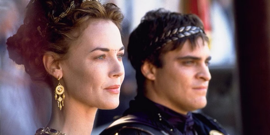 Connie Nielsen, a Lucilla de Gladiador, ao lado de Joaquin Phoenix, o Máximus