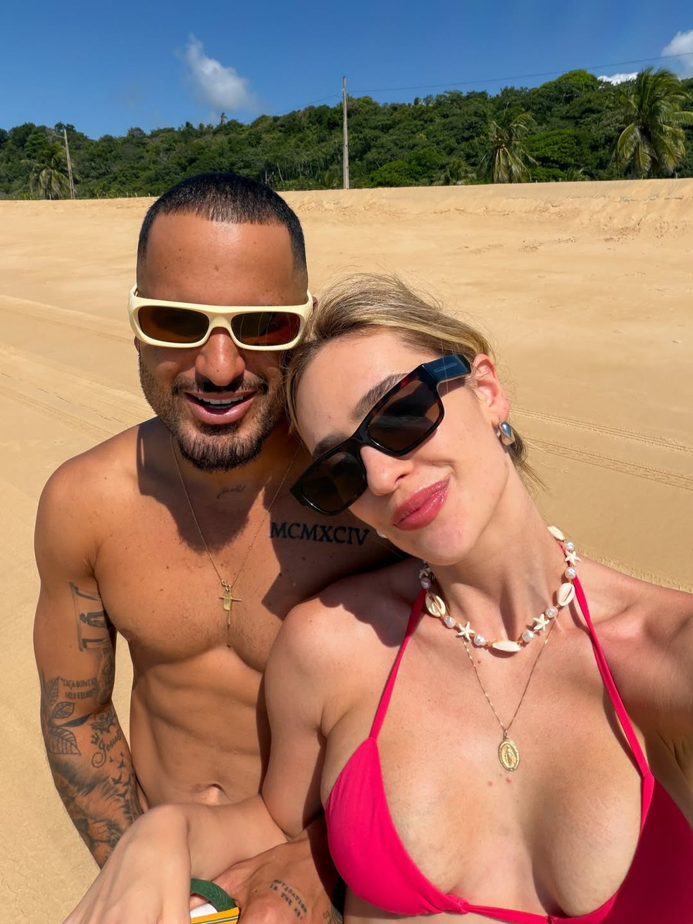 Sofia Larocca mostra shape em dia de praia com o marido, Italo Ferreira — Foto: Reprodução/Instagram
