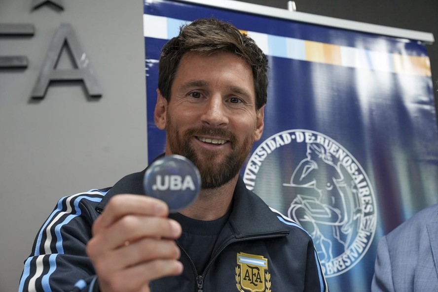Lionel Messi recebe título de Doutor Honoris Causa pela Universidade de Buenos Aires