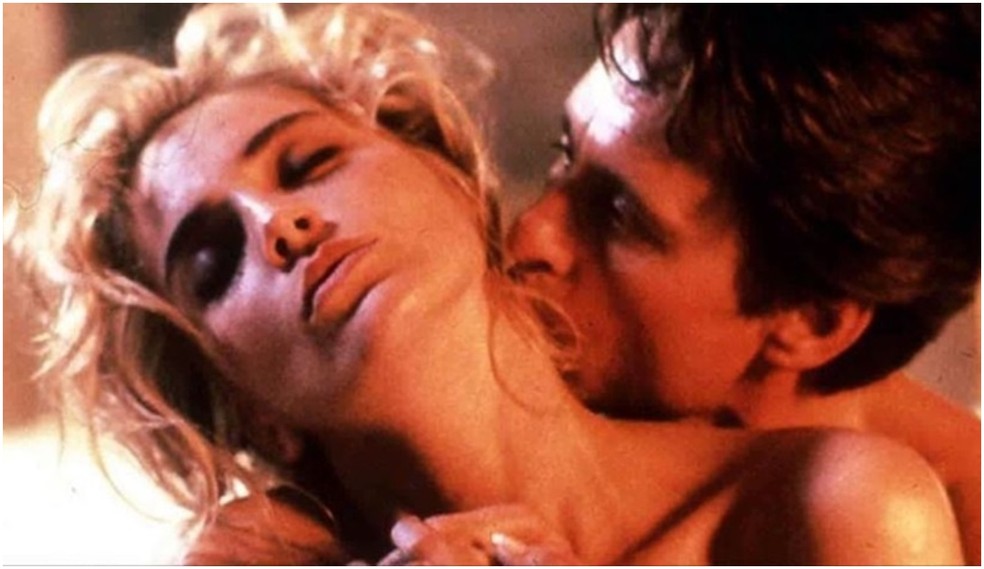 Michael Douglas e Sharon Stone estrelaram juntos 'Instinto Selvagem' — Foto: Reprodução