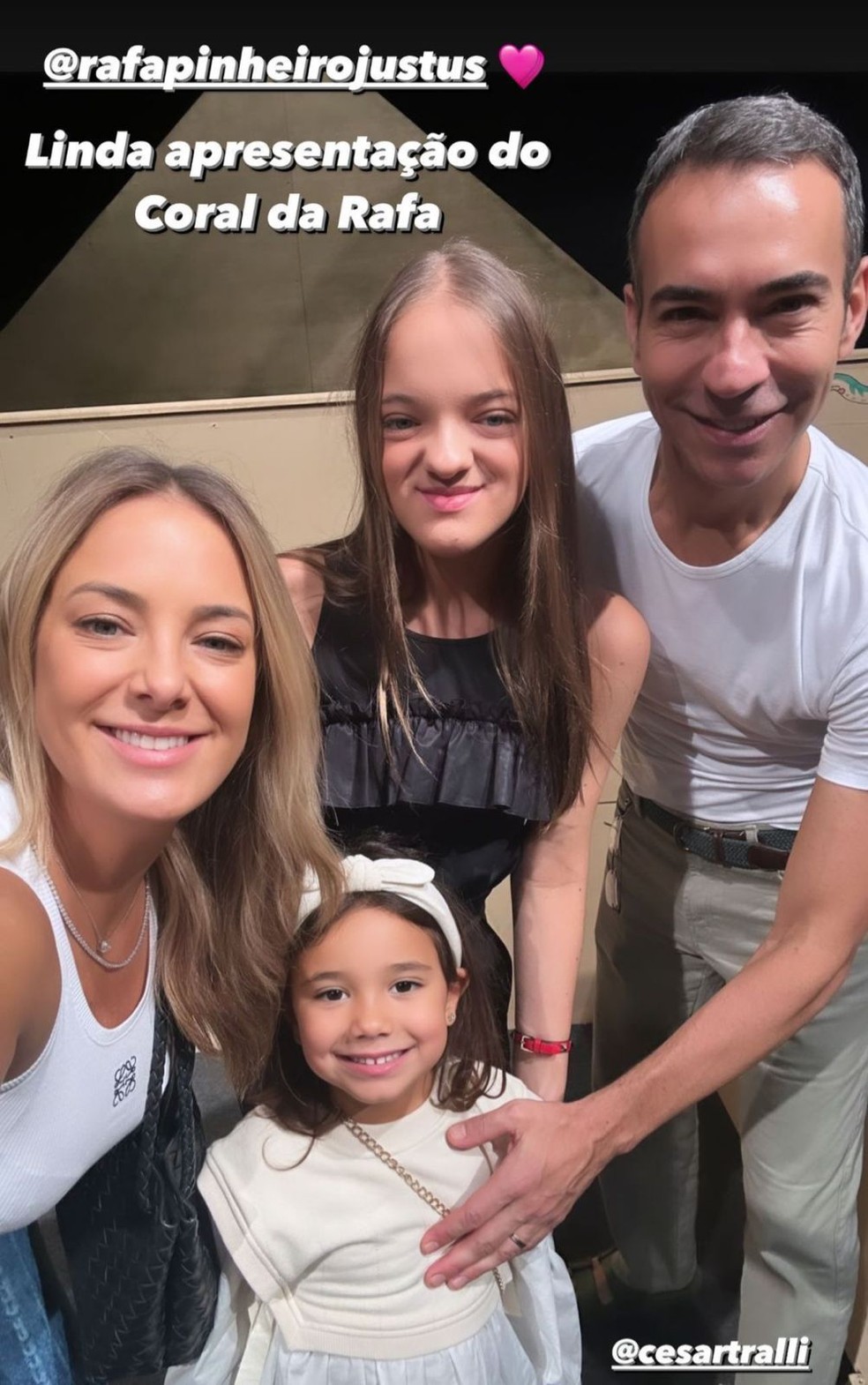 Ticiane Pinheiro se emociona com Rafa Justus no coral da escola