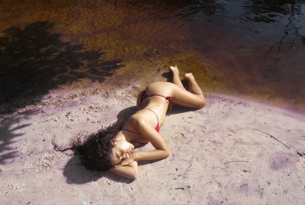 Marina Sena impressiona fãs com ensaio de biquíni na cachoeira — Foto: Reprodução/Instagram