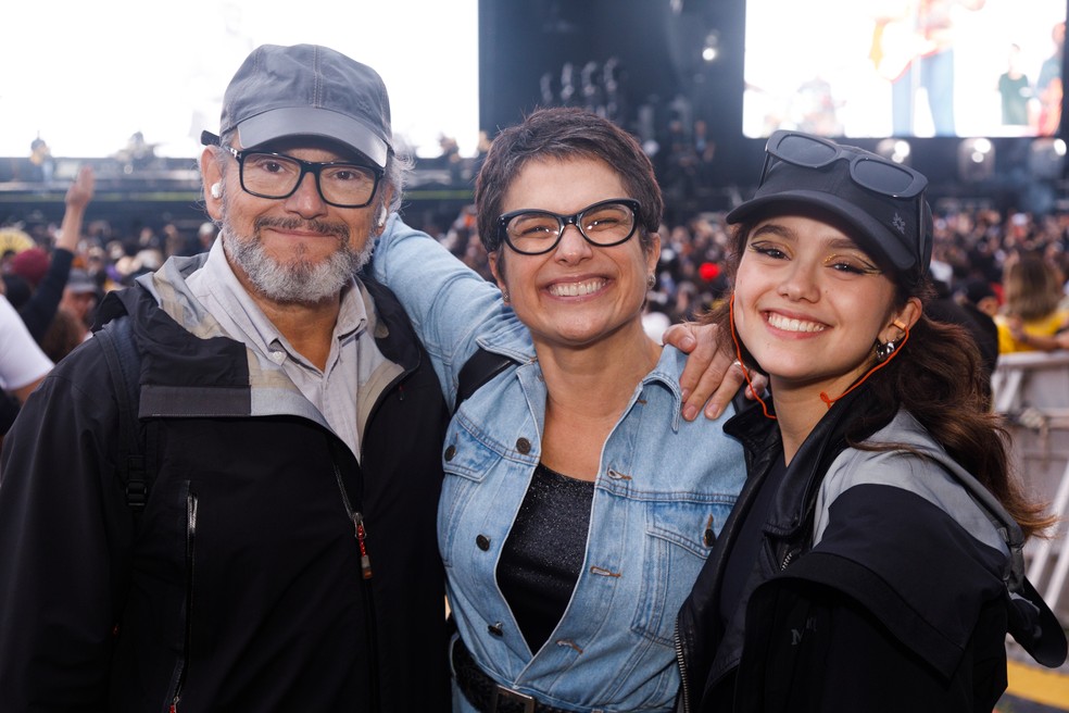 Sandra Annenberg e Ernesto Paglia curtem o Lollapalooza com a filha