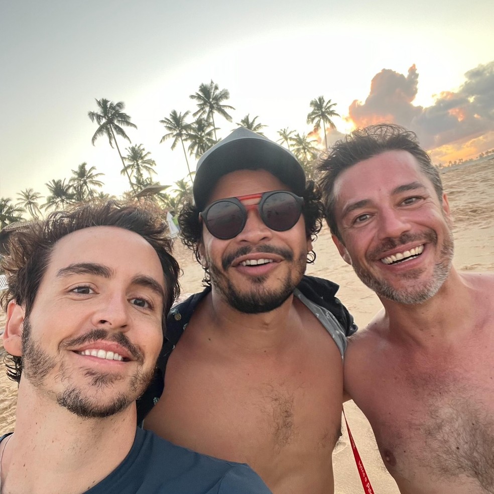 Elenco de 'Sandy & Junior' celebra 25 anos do seriado na Costa do Sauípe — Foto: Reprodução/Instagram