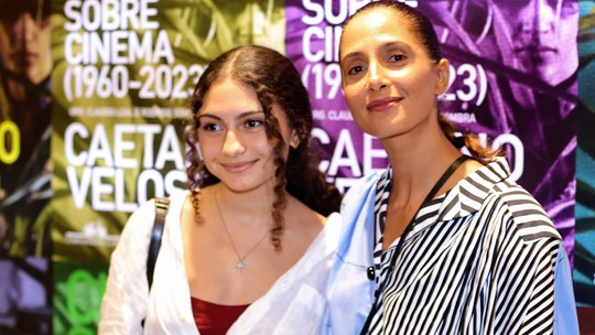 Camila Pitanga faz aparição pública rara com a filha 'sósia', Antônia